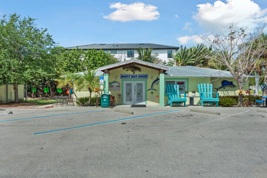 Primary Photo Of 2052 Danford St, Naples Storefront For Sale