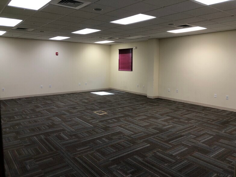 More Photos Of 7430 Remcon Cir, El Paso Office For Lease