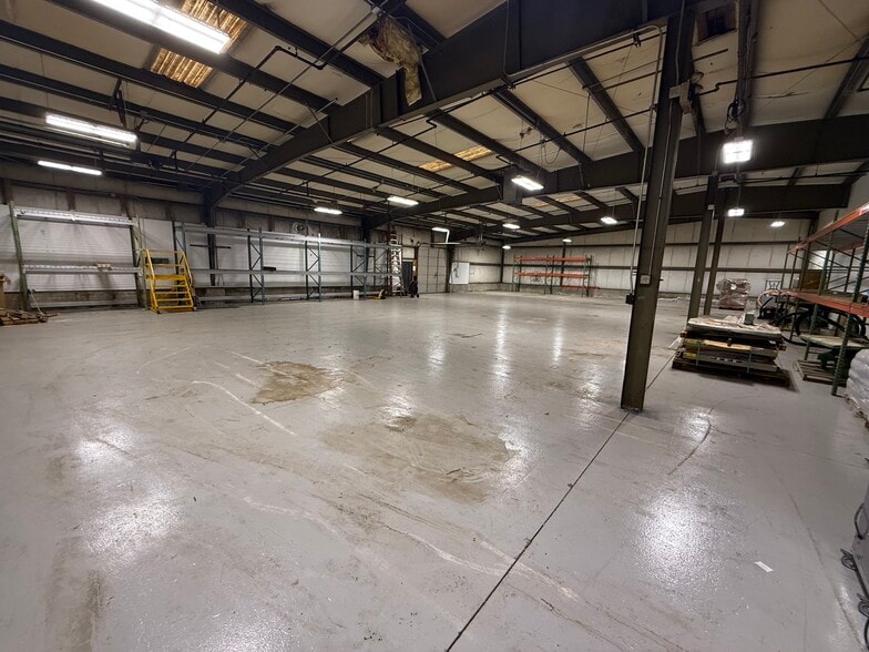 More Photos Of 66 N Plains Hwy, Wallingford Manufacturing For Lease