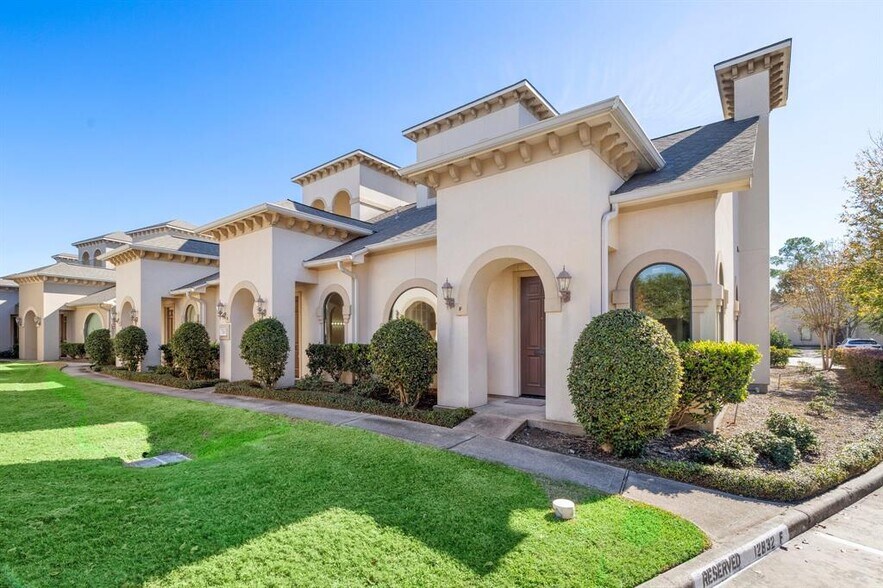 More Photos Of 12832 Willow Centre Dr, Houston Office Residential For Sale