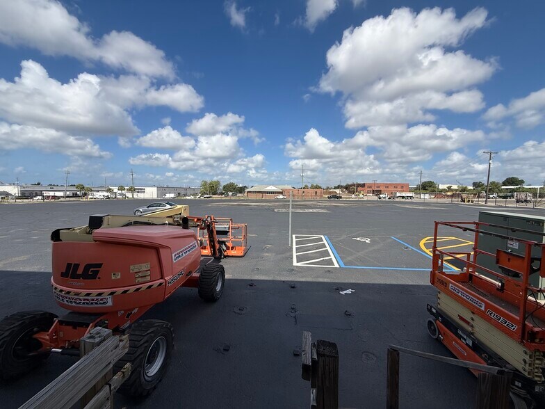 More Photos Of 5024 Uceta Rd, Tampa Distribution For Lease