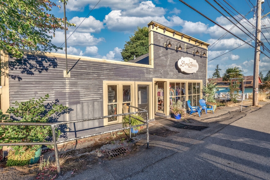 More Photos Of 17411 Vashon Hwy SW, Vashon Freestanding For Sale