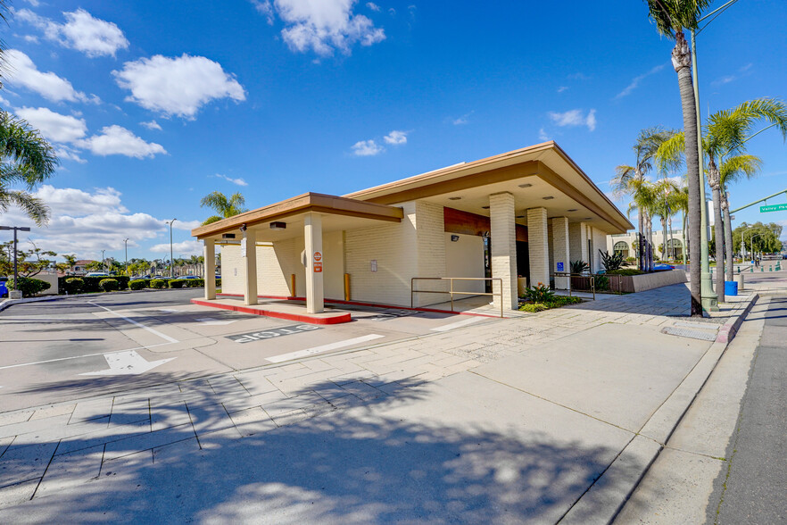 Primary Photo Of 125 N Broadway, Escondido Bank For Lease