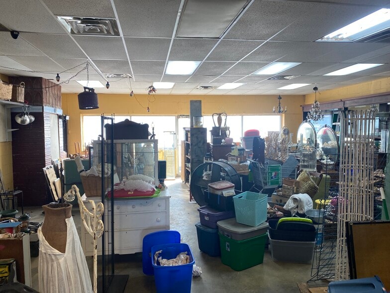 More Photos Of 357 W Austin St, Giddings General Retail For Sale