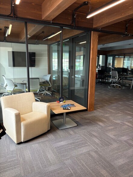 More Photos Of 32 W Colorado Blvd, Pasadena Loft Creative Space For Lease