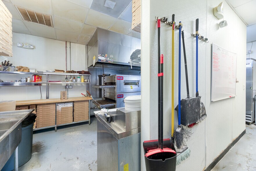 More Photos Of 100 Colingwood Ln, Kill Devil Hills Restaurant For Sale