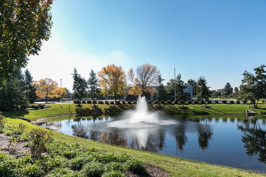 More Photos Of 935 National Pky, Schaumburg Office For Lease