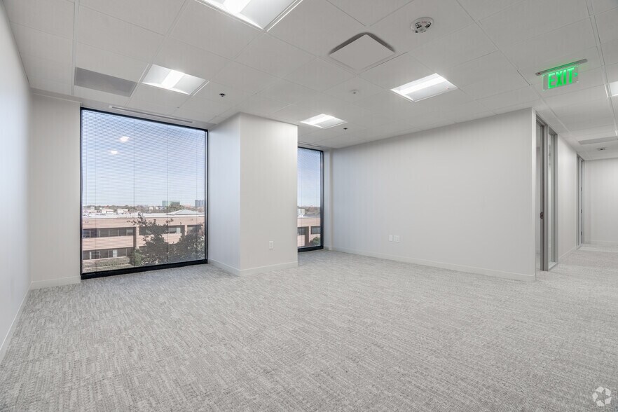 More Photos Of 17304 Preston Rd, Dallas Unknown For Lease