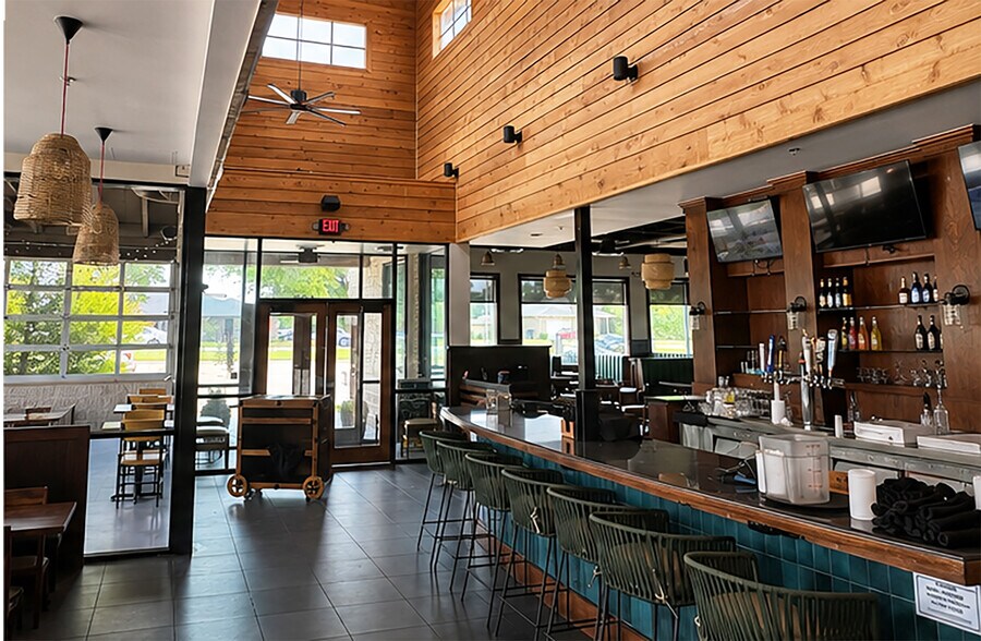 More Photos Of 2401 12th Ave NW, Ardmore Restaurant For Lease