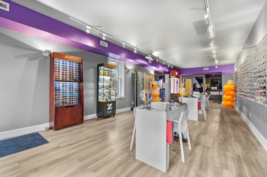 More Photos Of 201 Queen St S, Mississauga Storefront Retail Office For Sale