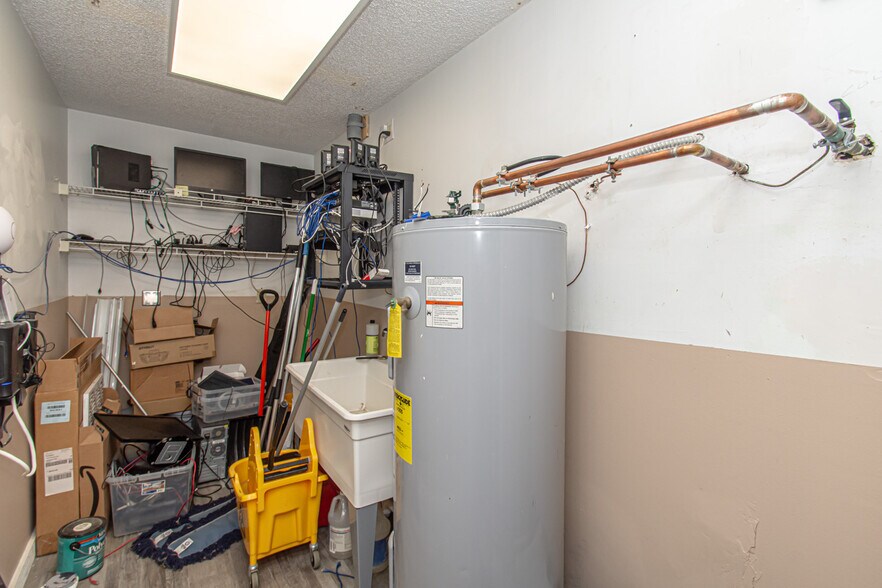 More Photos Of 1908 N Lakeman Dr, Bellbrook Storefront Retail Office For Sale