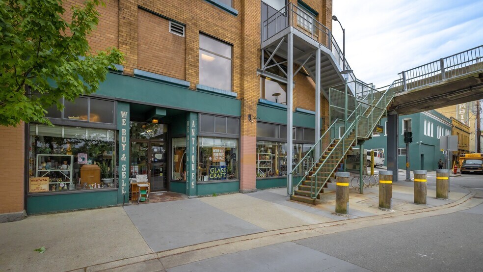 More Photos Of 600-604 Columbia St, New Westminster Office For Sale