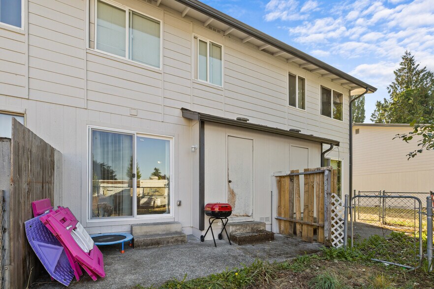 More Photos Of 429 37th St SE, Auburn Apartments For Sale