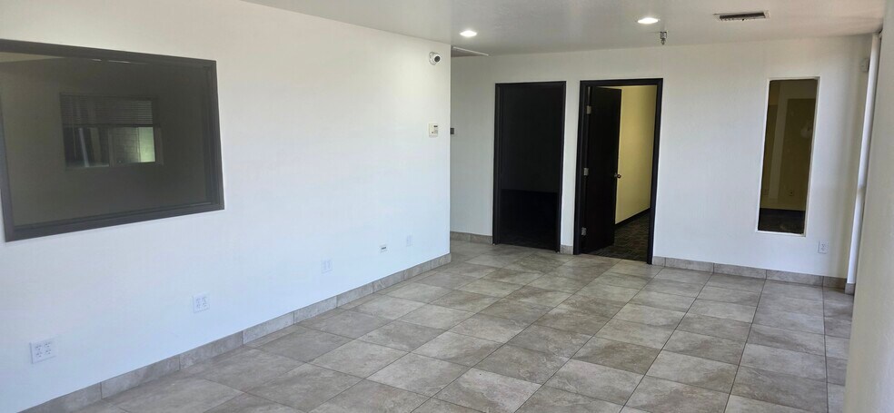 More Photos Of 6532 W Flint St, Chandler Warehouse For Lease