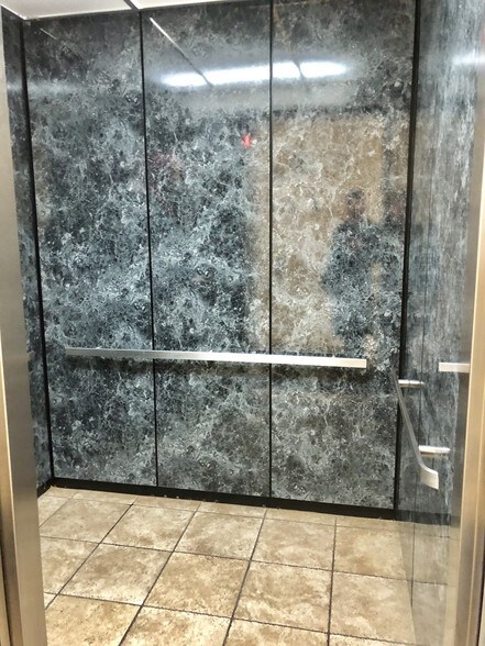 More Photos Of 25-27 E Merrick Rd, Valley Stream Office For Lease