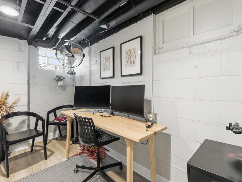 More Photos Of 928 E 11 Mile Rd, Royal Oak Serviced Offices For Lease