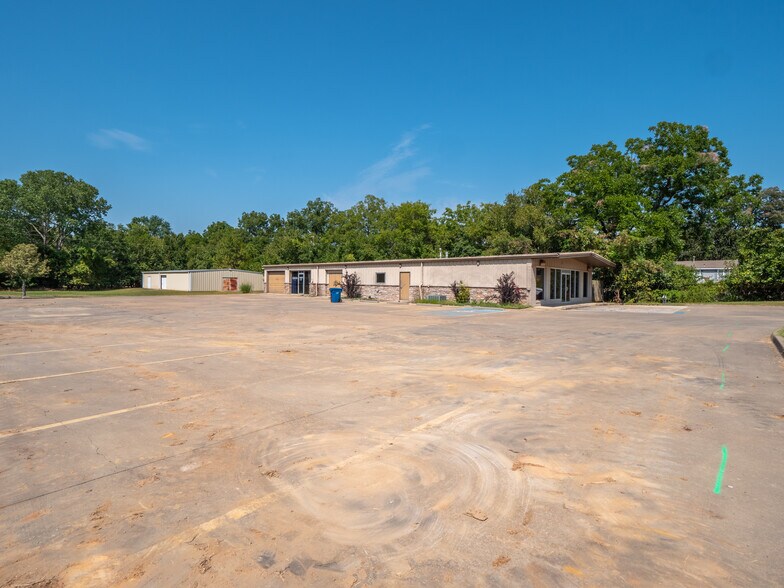 More Photos Of 1101 N Strong Blvd, Mcalester Office For Sale