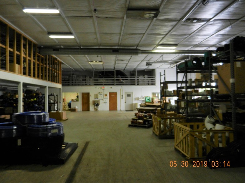 More Photos Of 200 Lake Ave, Hamburg Light Distribution For Sale