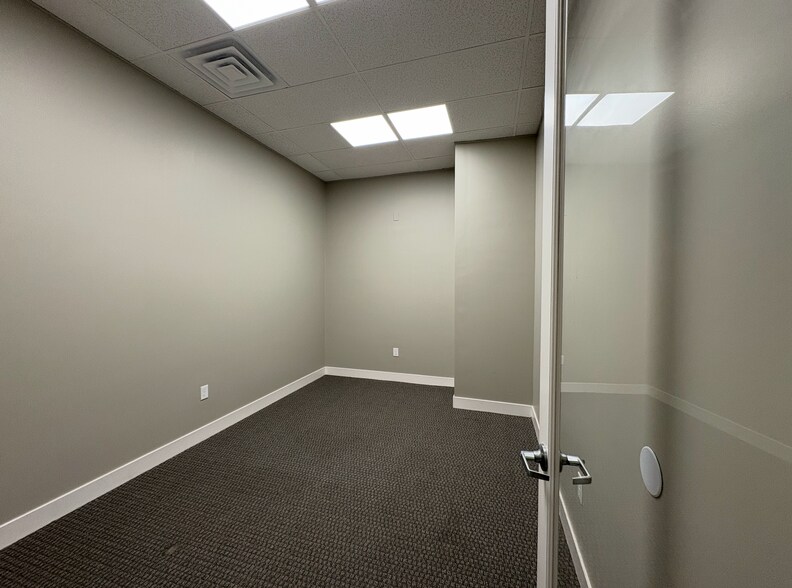 More Photos Of 138-142 S K St, Tulare Storefront Retail Office For Lease