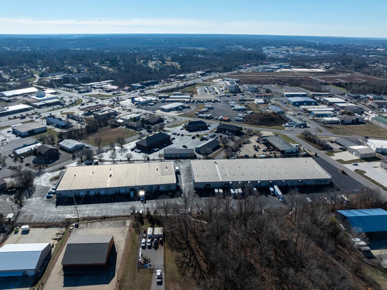 More Photos Of 1850 Business Park Dr, Clarksville Light Distribution For Lease