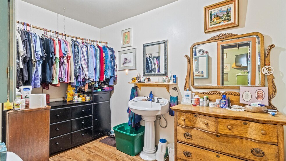 More Photos Of 295 N Main St, Glendale Hospitality For Sale