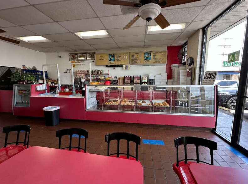 More Photos Of 13100-13118 Sherman Way, North Hollywood Freestanding For Lease