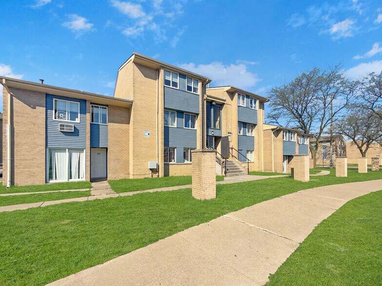 More Photos Of 806 Cherry St, Toledo Apartments For Sale