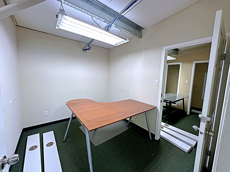 More Photos Of 195 Mackay Cres, Fort McMurray Warehouse For Sale