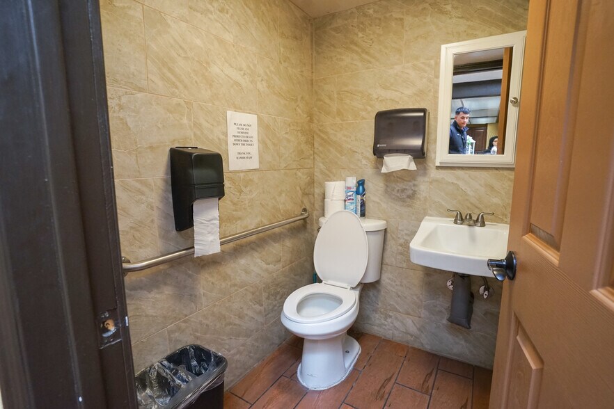 More Photos Of 1060-1080 Delbon Ave, Turlock Medical For Sale