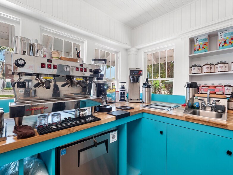 More Photos Of 2135 Mcgregor Blvd, Fort Myers Hospitality For Sale