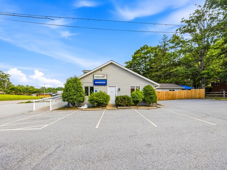 More Photos Of 2124 Hendersonville Rd, Arden Office For Sale