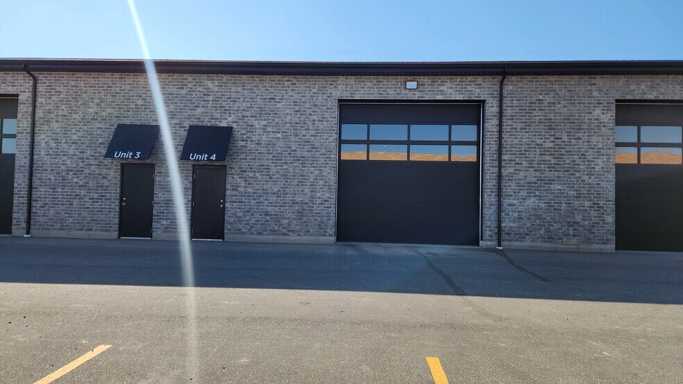 More Photos Of 2100 Fasan Dr, Tecumseh Flex For Lease