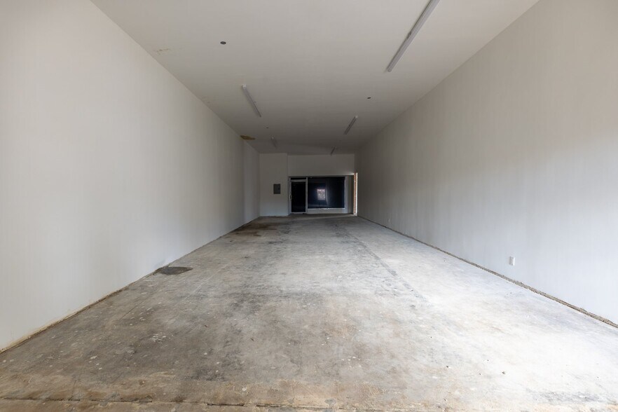 More Photos Of 19739-19749 Sherman Way, Canoga Park Storefront For Sale