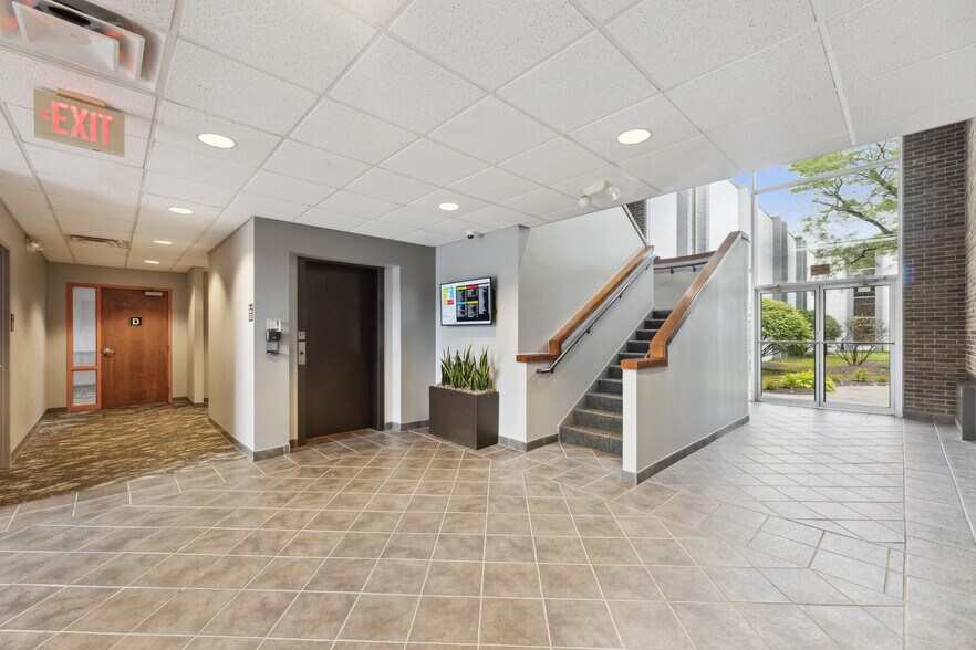 More Photos Of 9403 Kenwood Rd, Blue Ash Medical For Lease