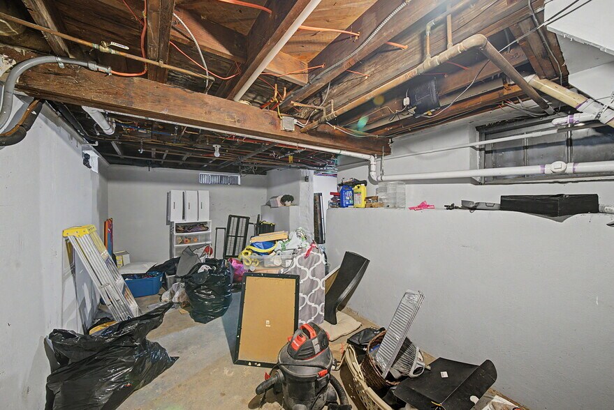 More Photos Of 163 Front St, Secaucus General Retail For Sale