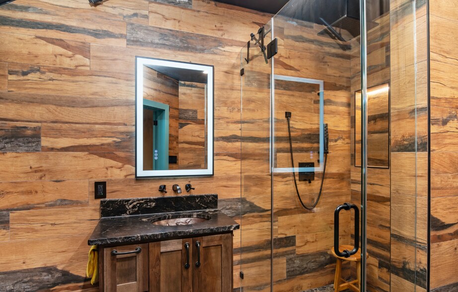 More Photos Of 7231 Stonewall Bnd, San Antonio Flex For Sale