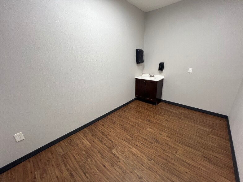 More Photos Of 512 S Dale Mabry Hwy, Tampa Office For Sale