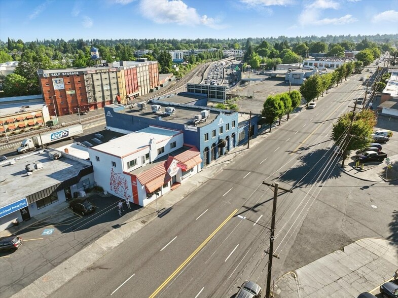 More Photos Of 2975 NE Sandy Blvd, Portland Storefront For Sale