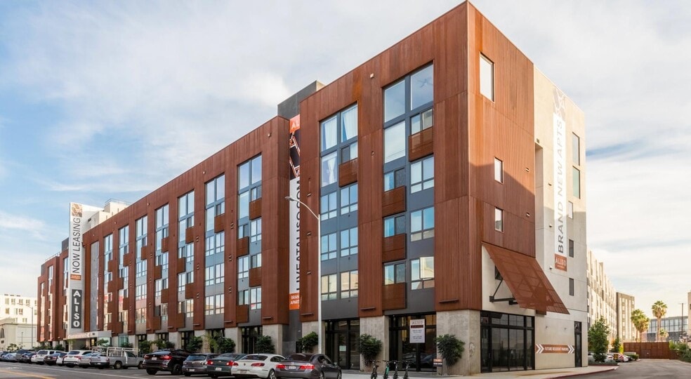 More Photos Of 950 E 3rd St, Los Angeles Unknown For Lease