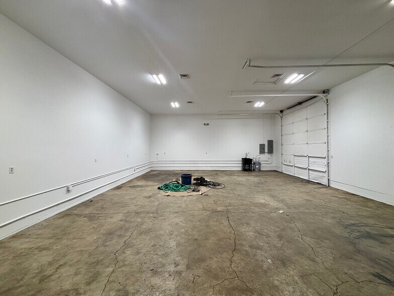 More Photos Of 446 McClaine St, Silverton Warehouse For Sale