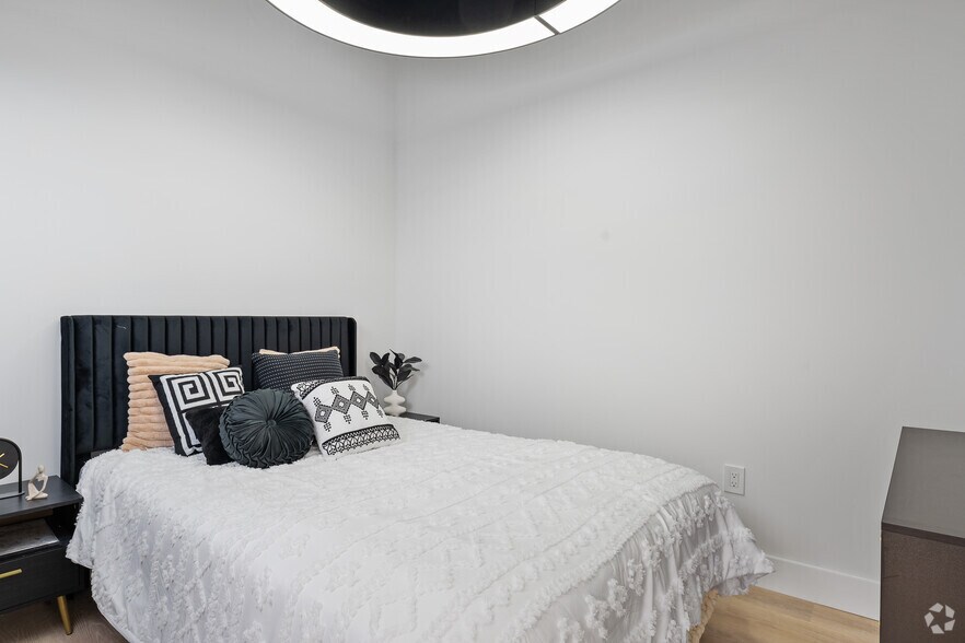 More Photos Of 671 S Perry St, Montgomery Apartments For Lease