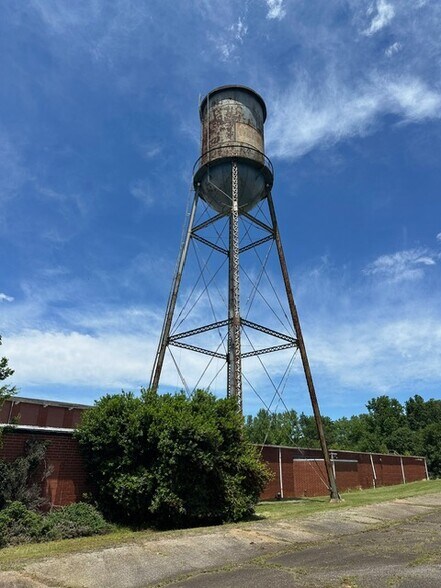 More Photos Of 604 S Alabama Ave, Chesnee Warehouse For Lease