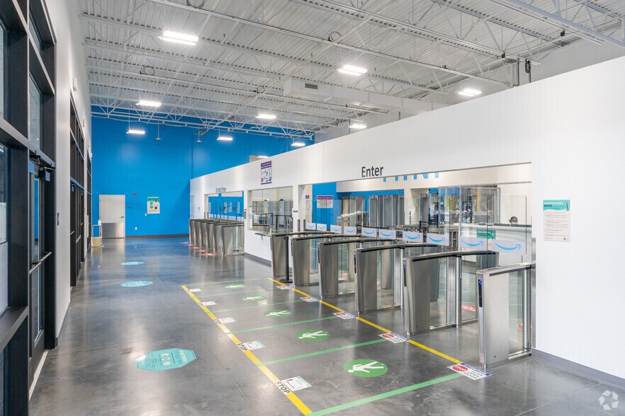 More Photos Of 1025 Boxwood Rd, Wilmington Distribution For Lease