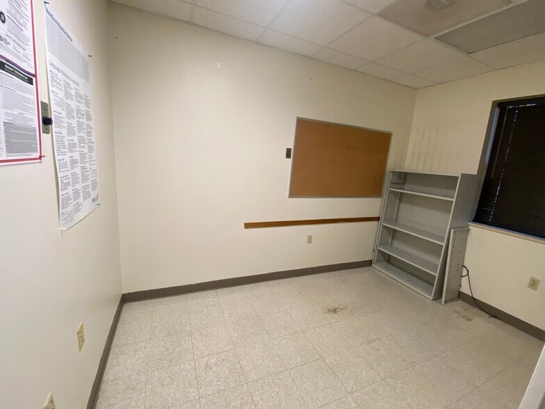 More Photos Of 2212 W Kearney St, Springfield Office For Sale