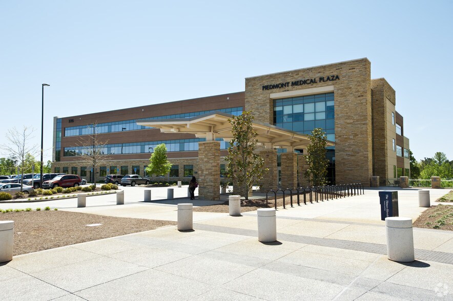 Primary Photo Of 775 Poplar Rd, Newnan Medical For Lease