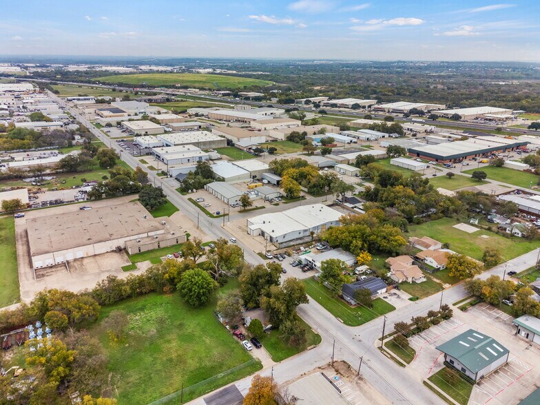 More Photos Of 2333-2337 Delante St, Haltom City Warehouse For Sale