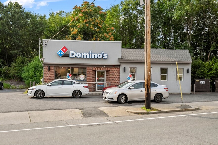 Primary Photo Of 604-610 Main St, Clinton Freestanding For Sale