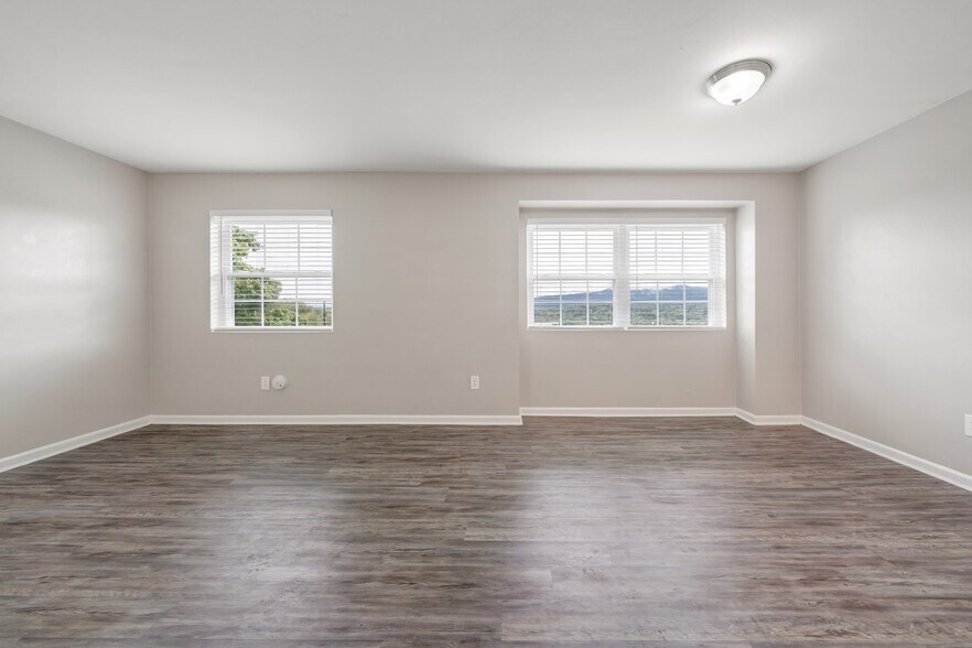 More Photos Of 777 Roanoke Blvd, Salem Apartments For Sale