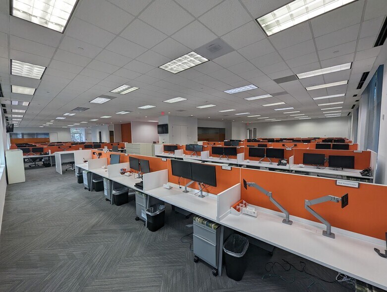 More Photos Of 11410 Greens Crossing Blvd, Houston Light Manufacturing For Sale