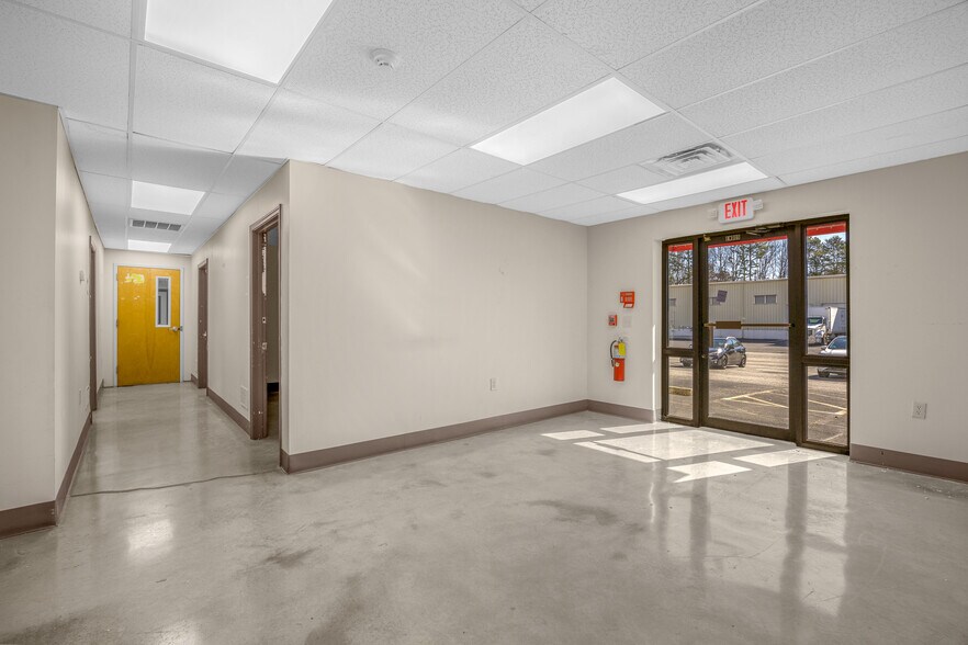 More Photos Of 120 McDougall Ct, Greenville Unknown For Lease